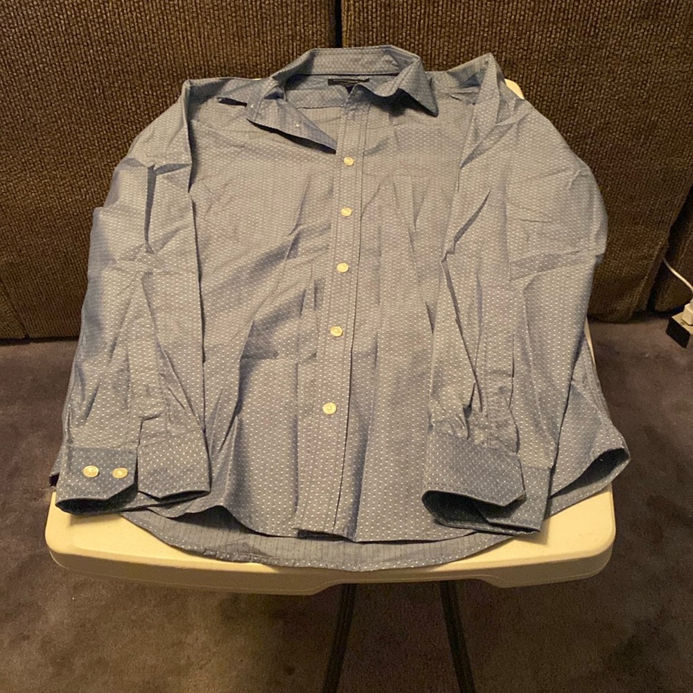 Banana Republic button down dress shirt. Size: S Color: Blue w/ pattern